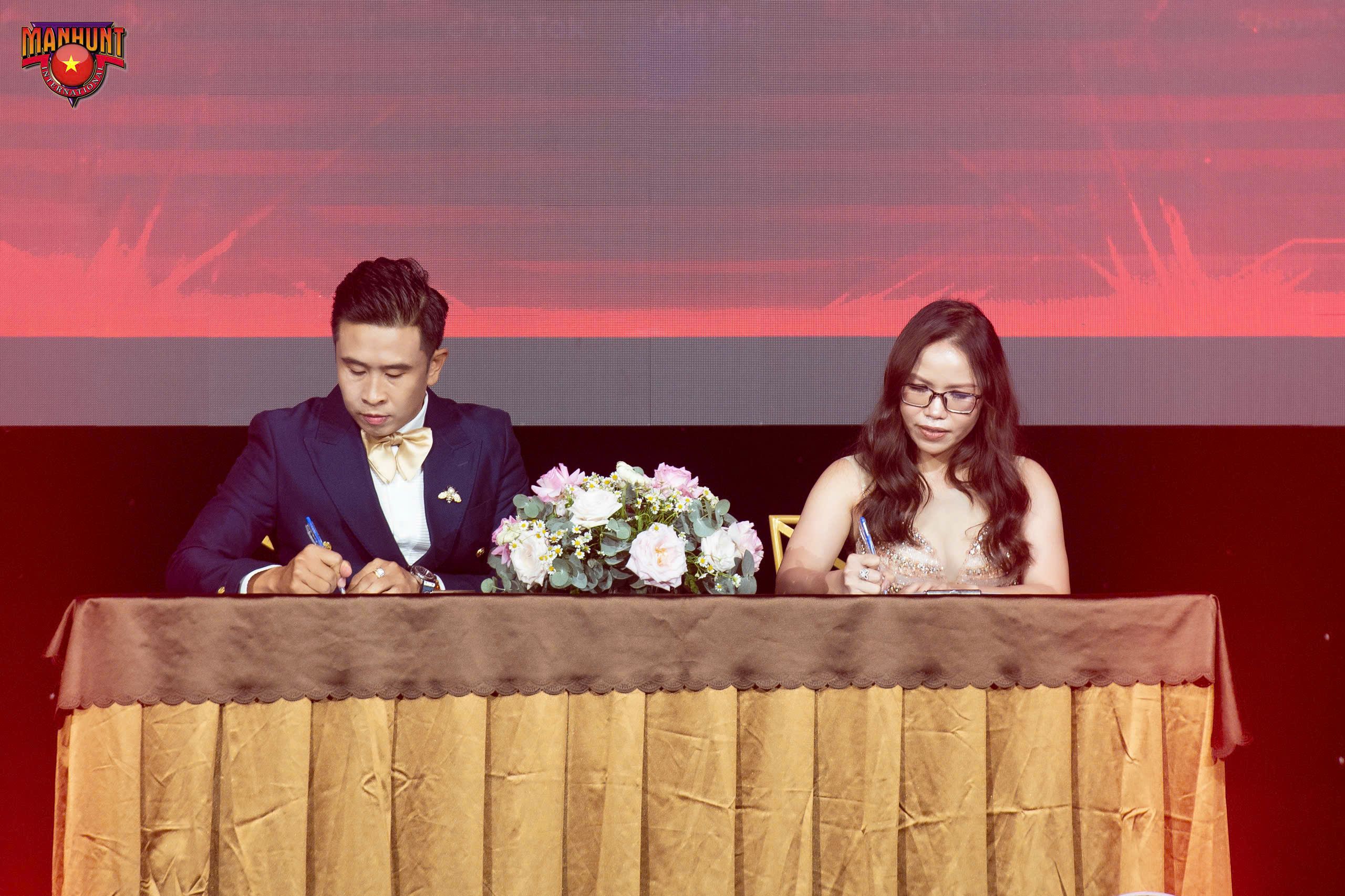 HINH KI KET MANHUNT 1.jpg